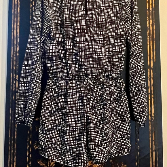 one clothing brand LS black and white romper sz L large - Picture 2 of 3